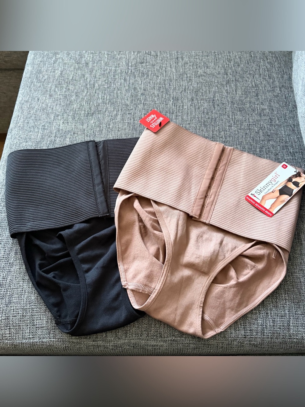 Skinnygirl woman’s High-Waist Shaping seem-less briefs size M in Black & Nude